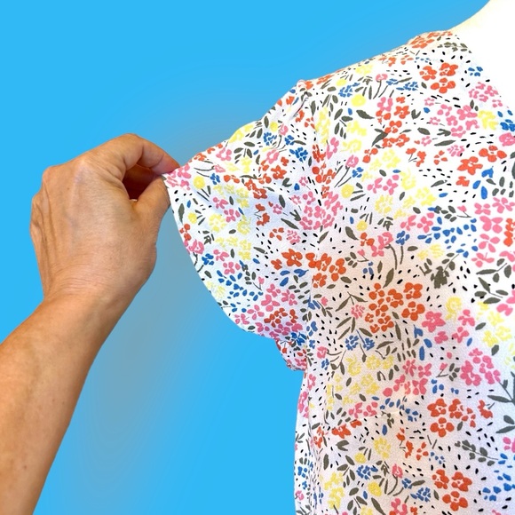 LOFT, LIKE NEW FLORAL WRAP ROMPER, Sz 6 - Picture 5 of 11